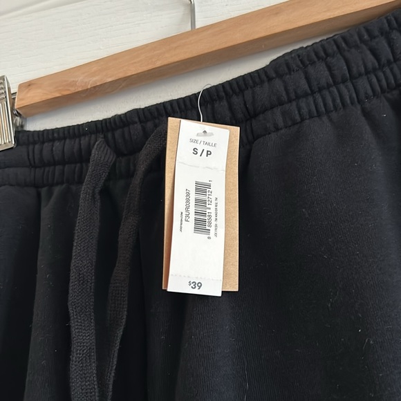 NWT. Black jogging pants - Picture 3 of 3